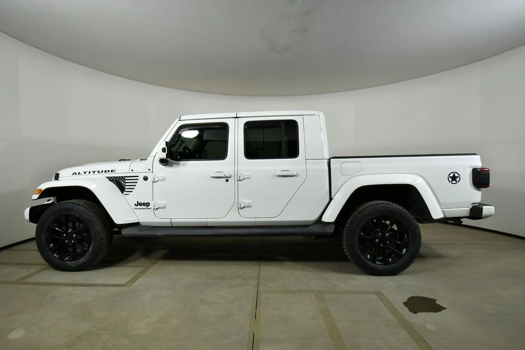 Used 2021 White Jeep Overland image 16