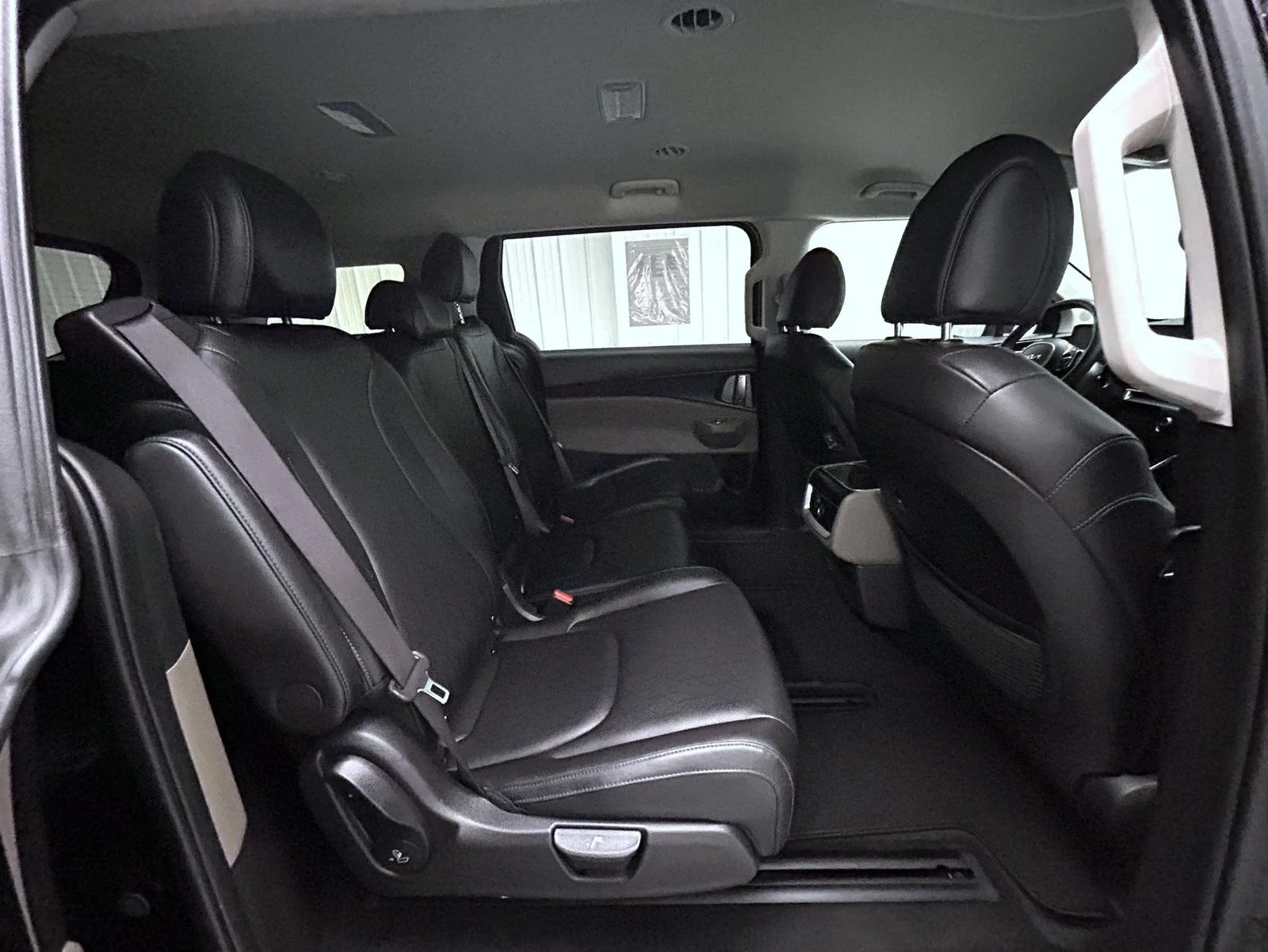 Used 2025 Black Kia LXS image 17