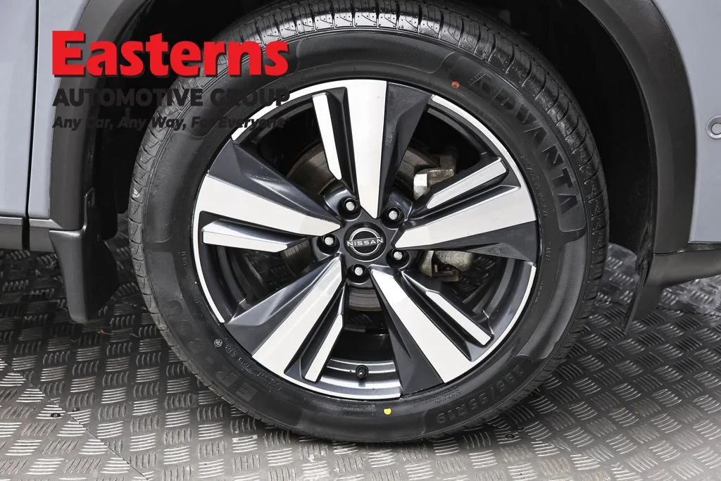 Used 2023 Gray Nissan SL image 33