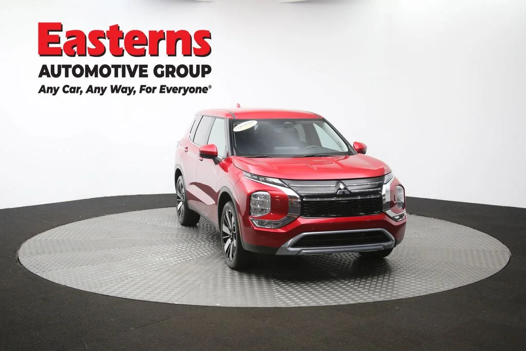 Used 2025 Red Mitsubishi SE image 52
