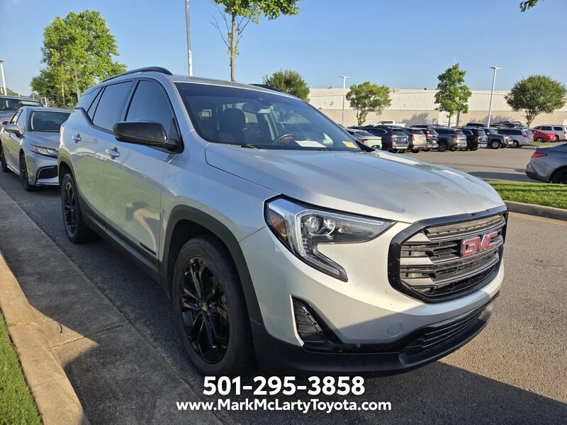 Used 2020 Quicksilver Metallic GMC SLE image 2