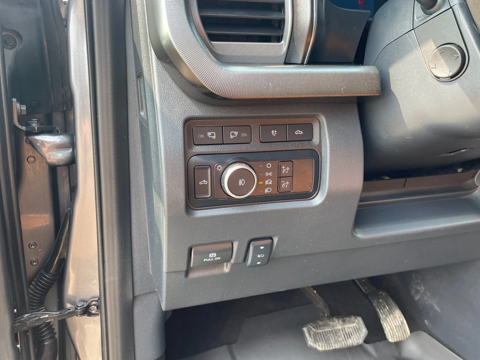 Used 2024 GRAY Ford PLATINUM SuperCrew image 16