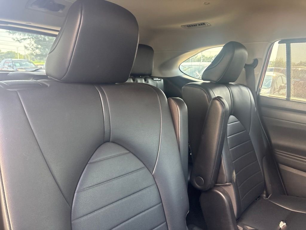 Used 2020 Pearl Toyota XLE image 25