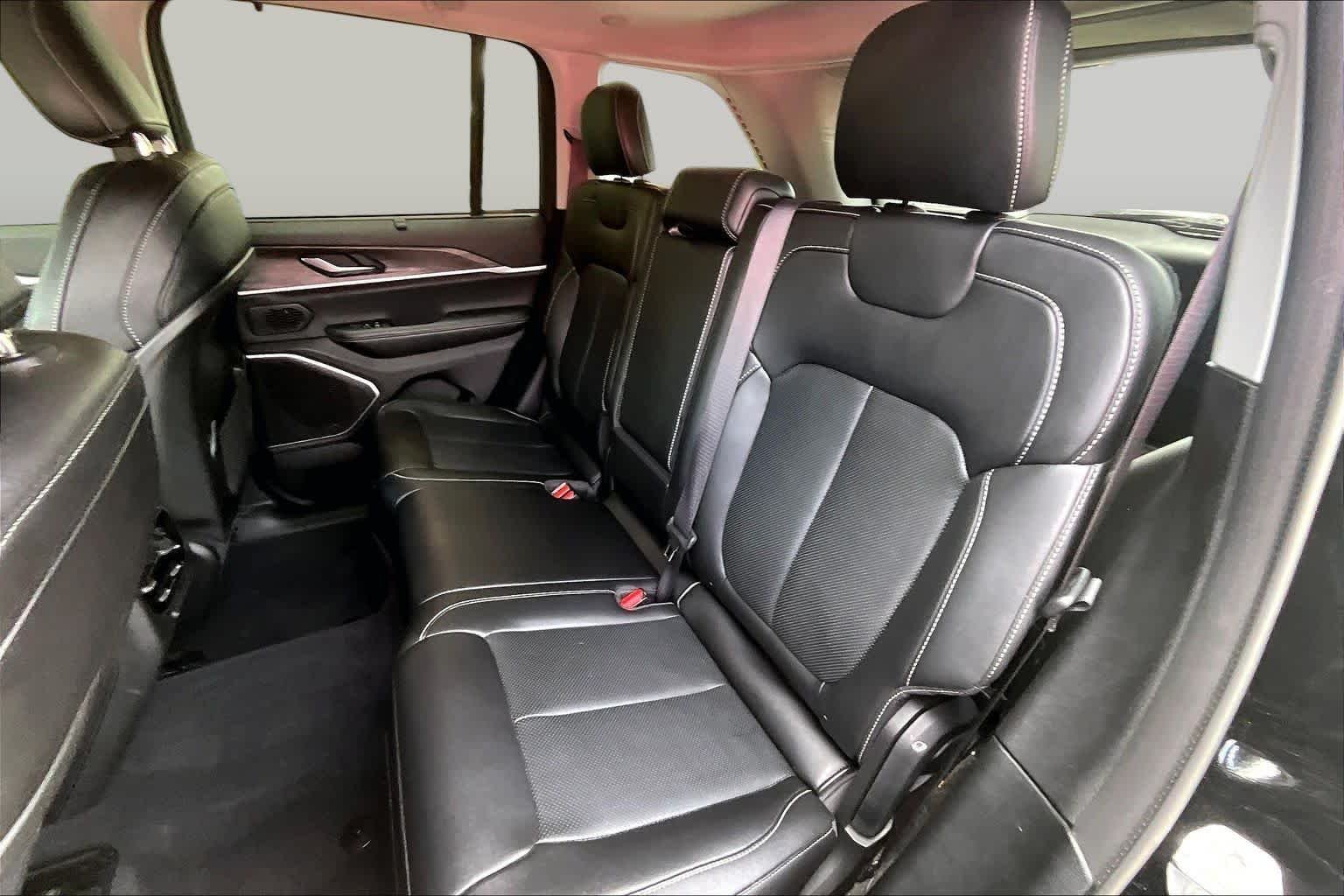 Used 2022 Diamond Black Crystal Pearlcoat Jeep  image 21