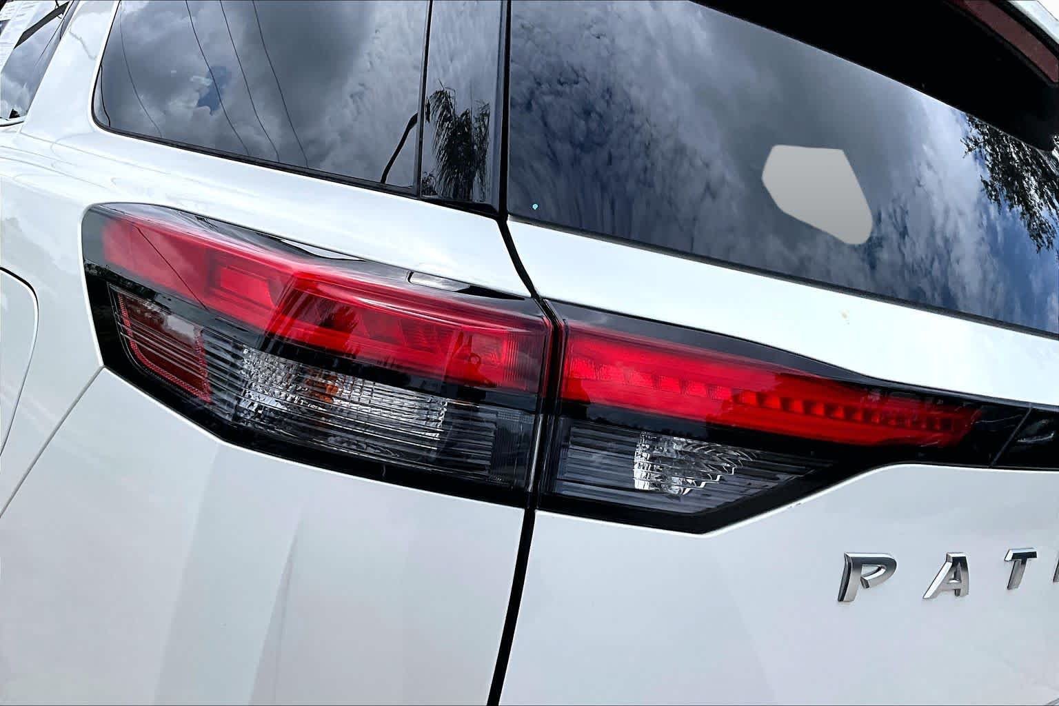 Used 2022 Pearl White Tricoat Nissan Platinum image 29