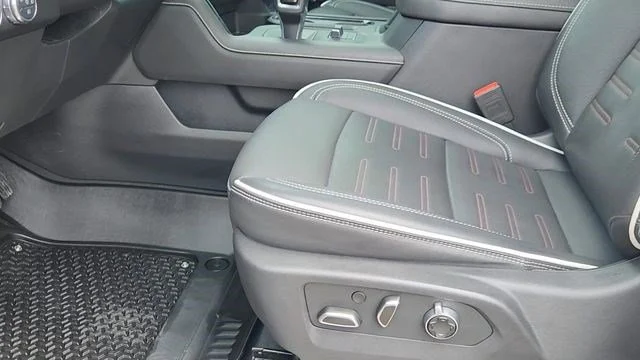Used 2025 Summit White GMC AT4X image 32
