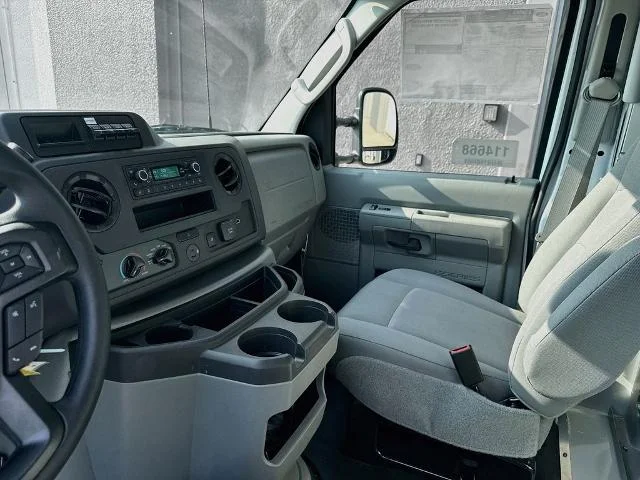 New 2027 Oxford White Ford E-350 SRW image 48