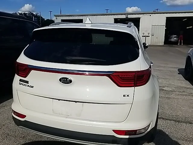 Used 2018 White Kia EX image 19