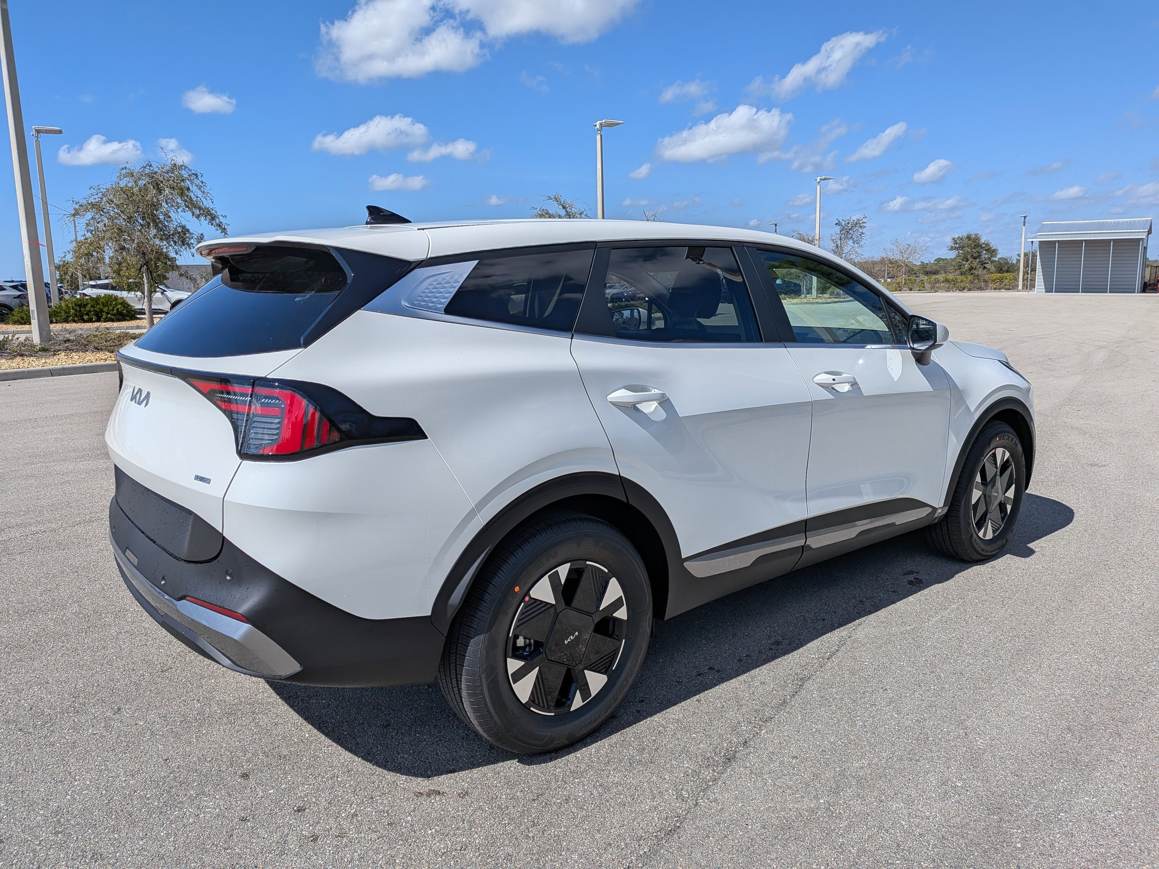 New 2026 Snow White Pearl Kia LX image 5