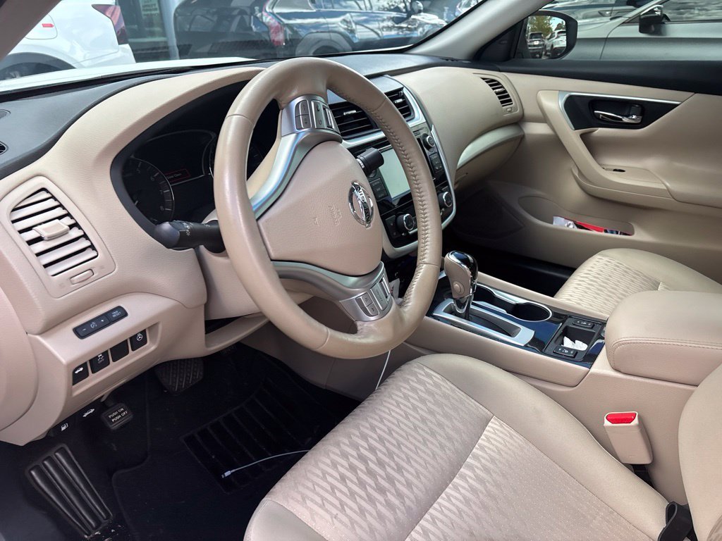 Used 2018 White Nissan 2.5 SV image 25