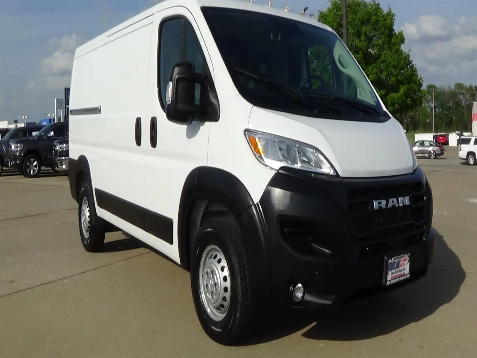 Used 2025 Bright White Clear Coat (pw7) RAM Tradesman 2500 image 4