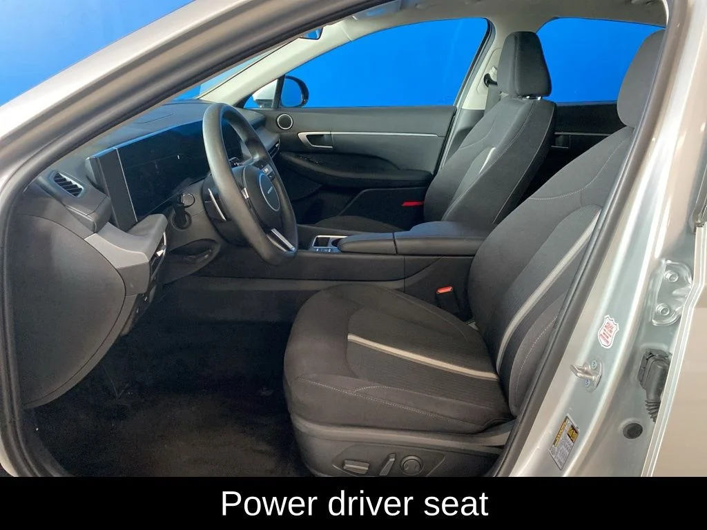 Used 2025 Silver Hyundai SEL image 10