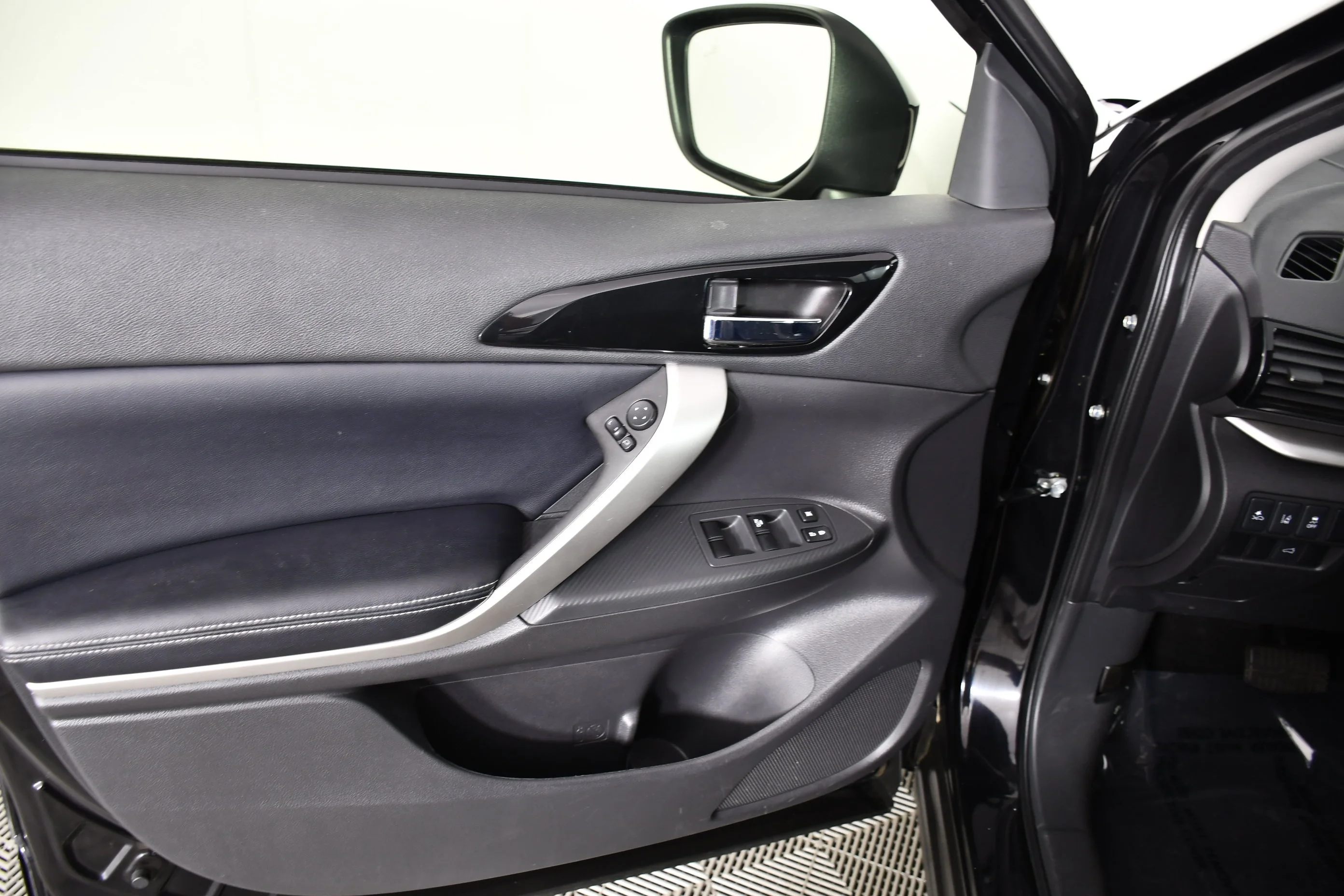 Certified Used 2025 Black Mitsubishi SE image 34