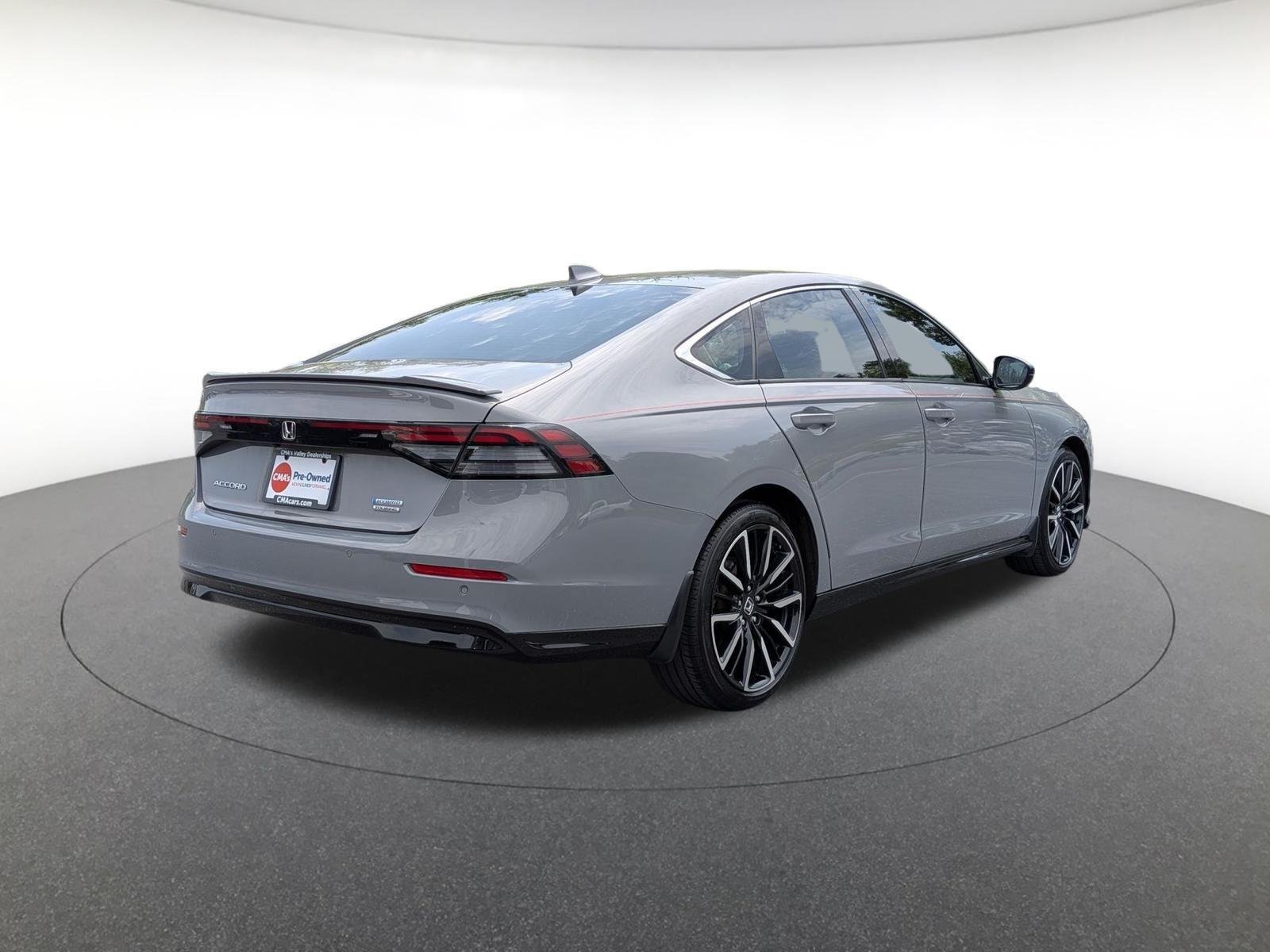 Used 2024 Urban Gray Pearl Honda Touring image 7