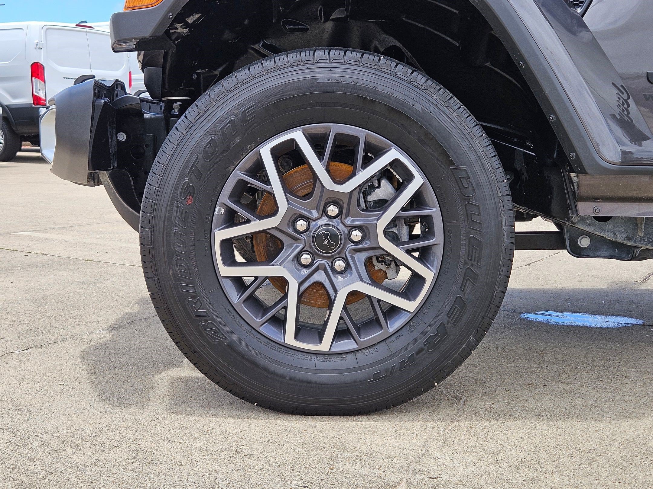 Used 2025 Granite Crystal Clearcoat Metallic Jeep Sahara image 10