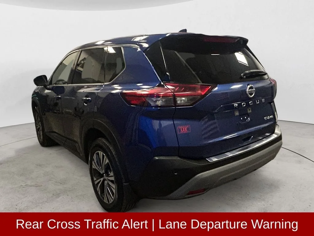 Used 2021 Caspian Blue Nissan SV image 3