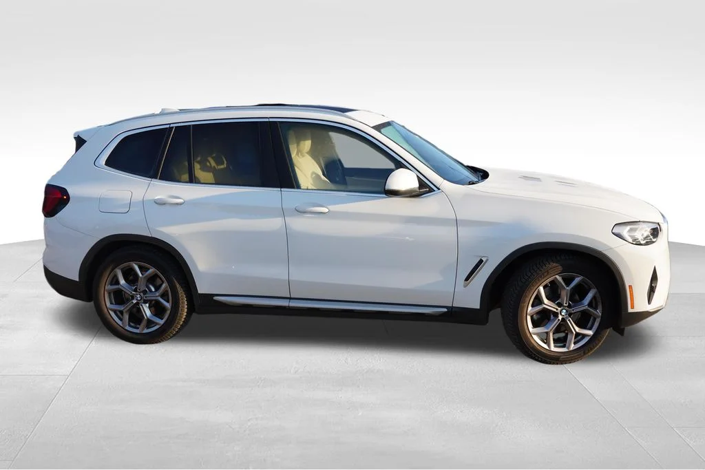 Used 2023 Alpine White BMW xDrive30i image 2