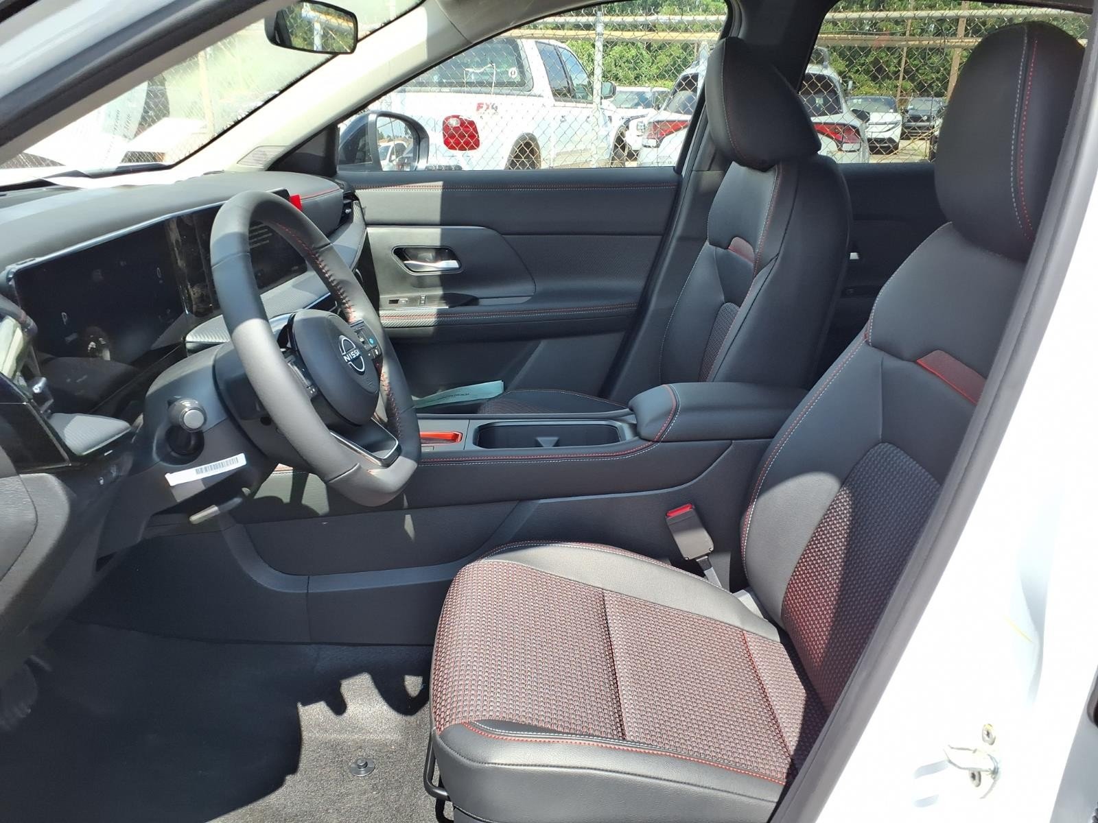 New 2026 Aspen White TriCoat / Super Black Two-tone Nissan SR image 13