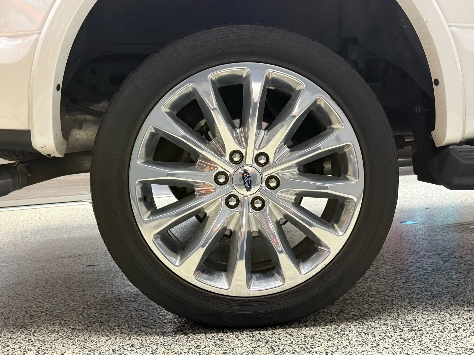 Used 2018 White Platinum Metallic Tri-Coat (ug) Ford Limited image 32