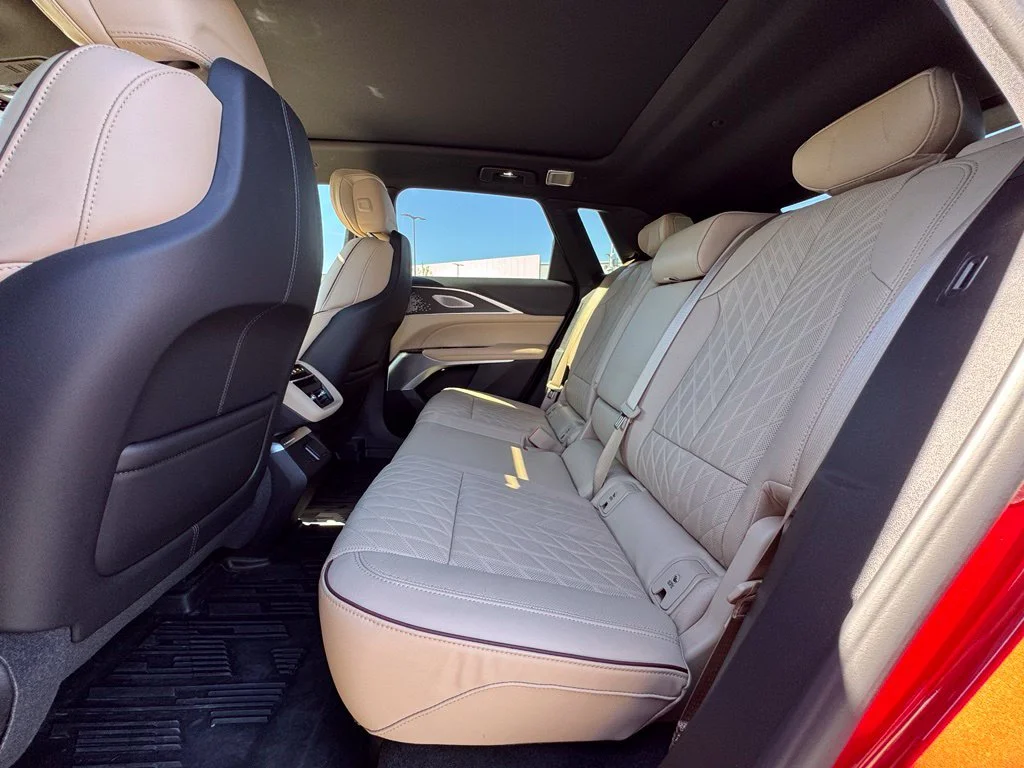 Used 2026  Cadillac Signature Luxury image 29