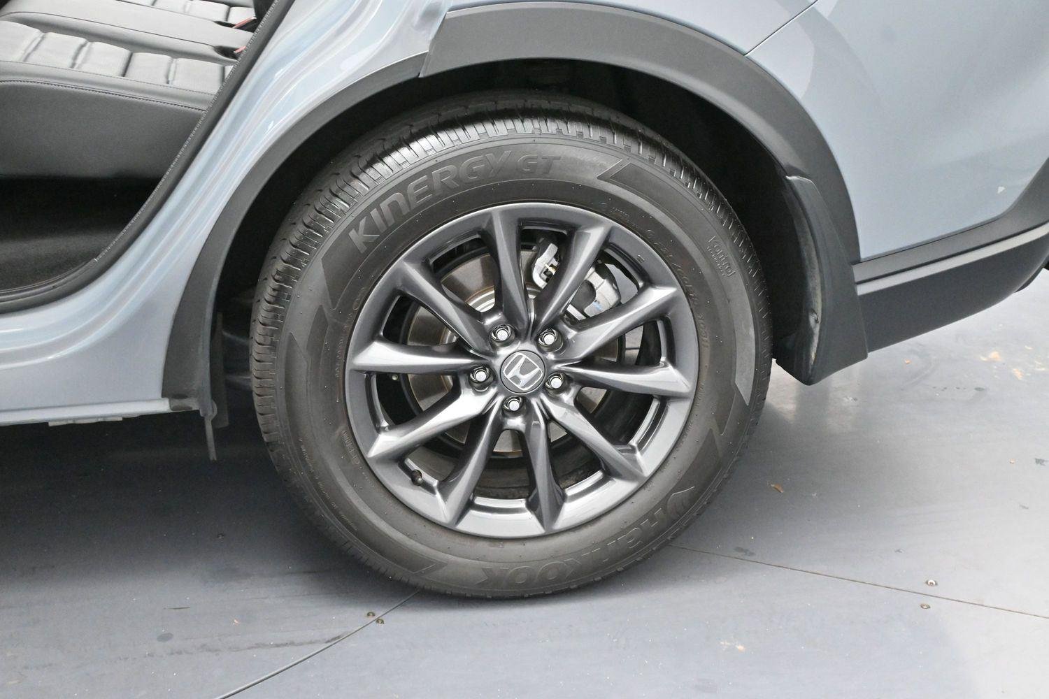 Used 2025 Gray Chrysler Select image 34