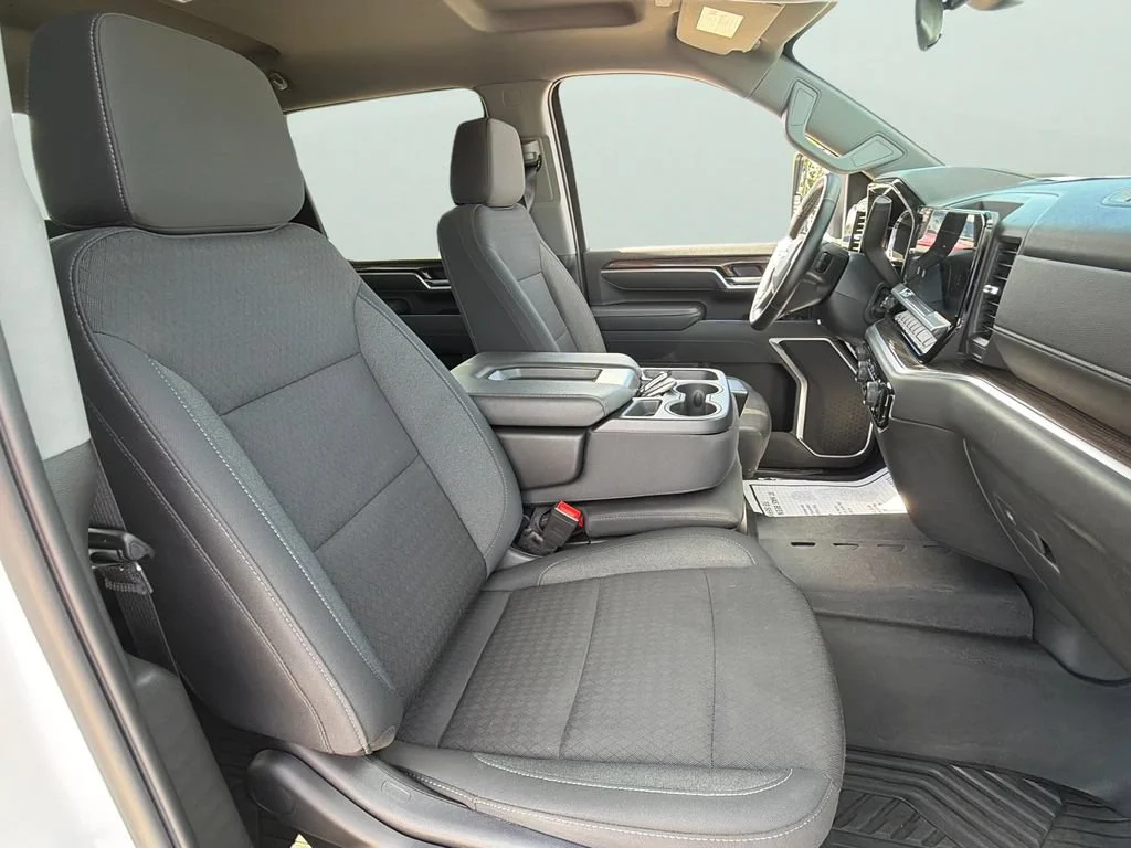Used 2026 Summit White Chevrolet LT image 47