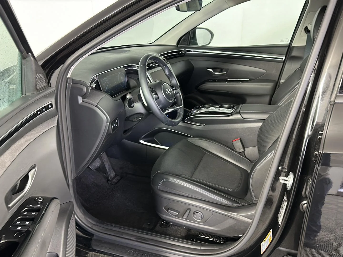 Used 2024 Black Pearl Hyundai Limited image 12