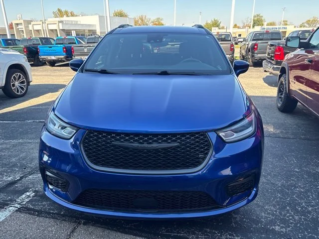 Used 2021 Ocean Blue Metallic Chrysler Touring image 2