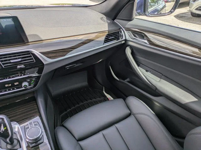 Used 2020 Blue Metallic BMW 530i xDrive image 17