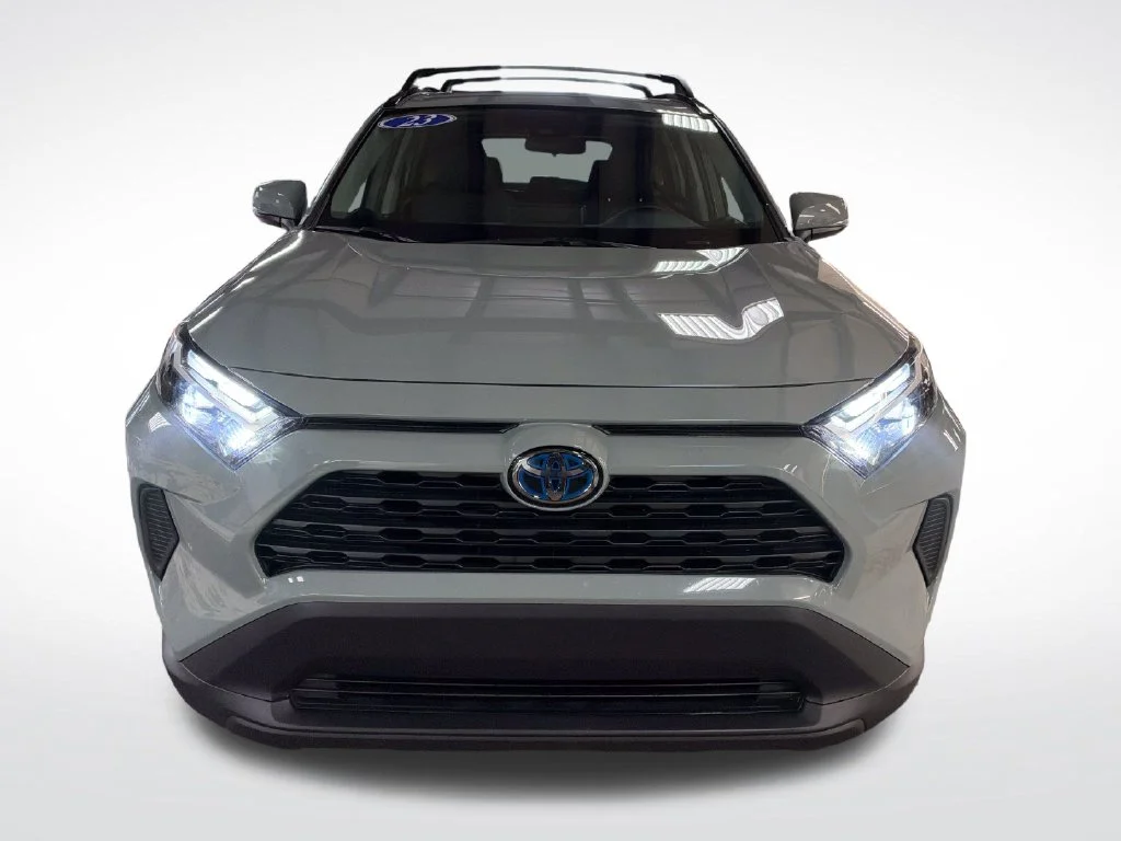 Certified Used 2023  Toyota XLE image 8