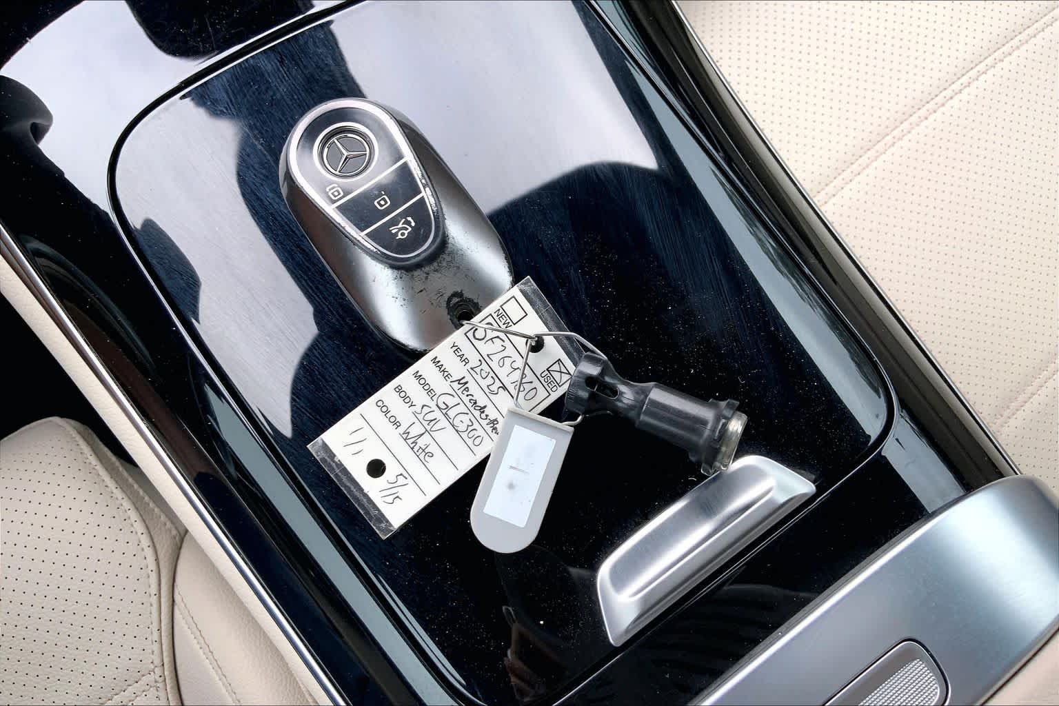 Used 2025 Polar White Mercedes-Benz GLC 300 image 15