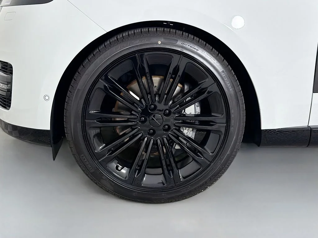 New 2026 Fuji White Land Rover SE image 33