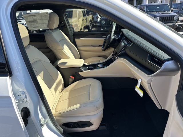 New 2025 White Jeep Limited image 15