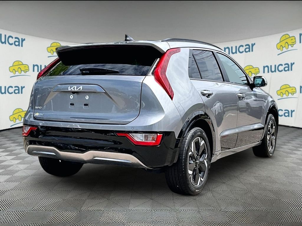 Used 2023 Gray Kia Wind image 6