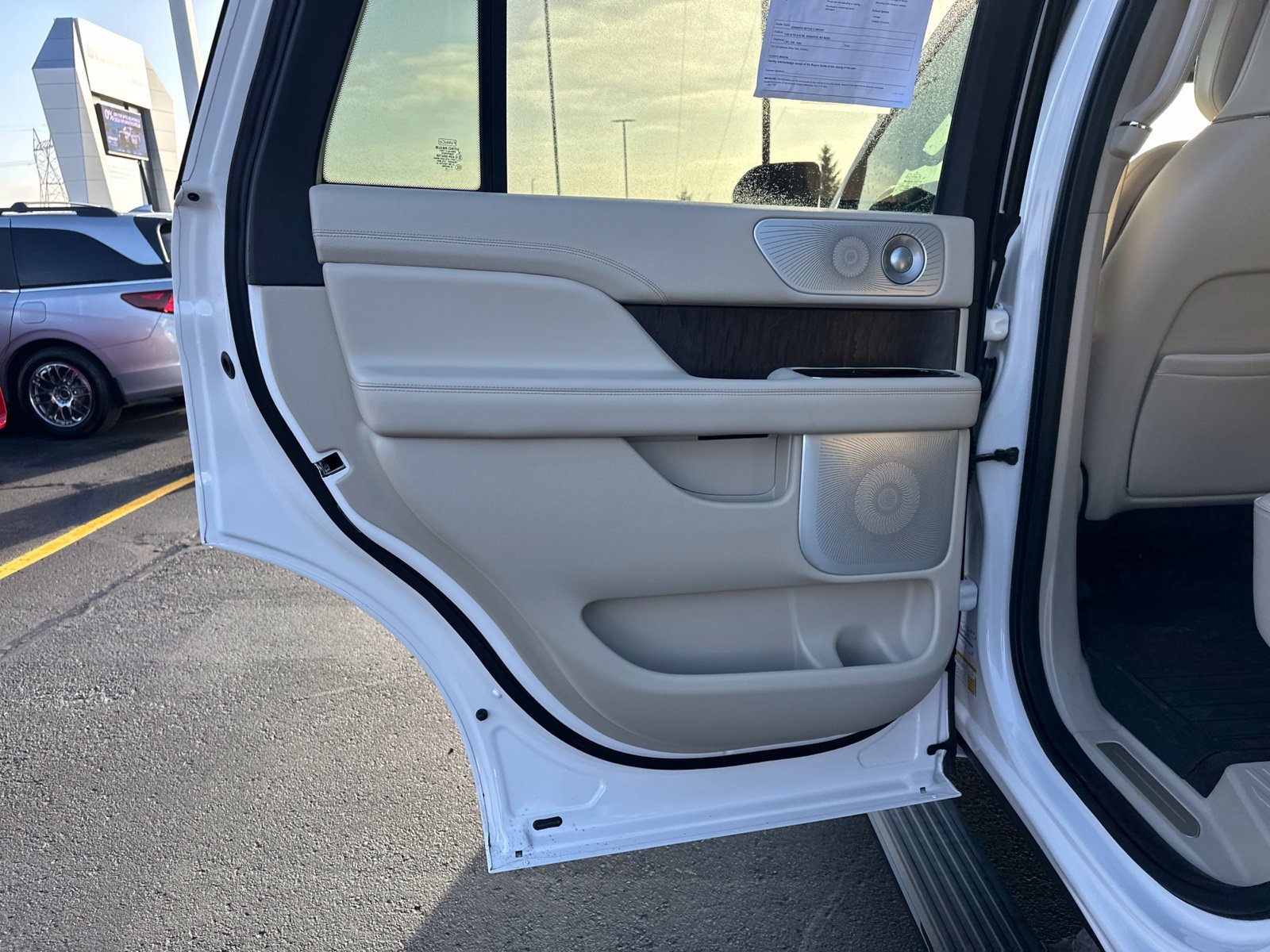 Used 2019 White Lincoln Reserve image 30