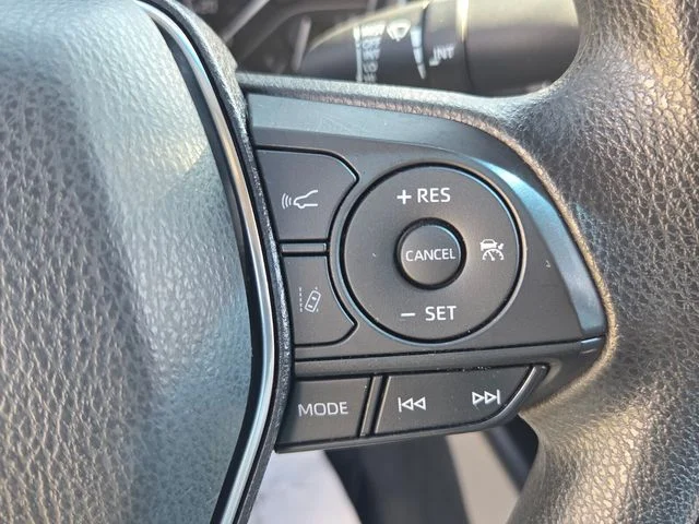 Used 2018 Silver Toyota LE image 22