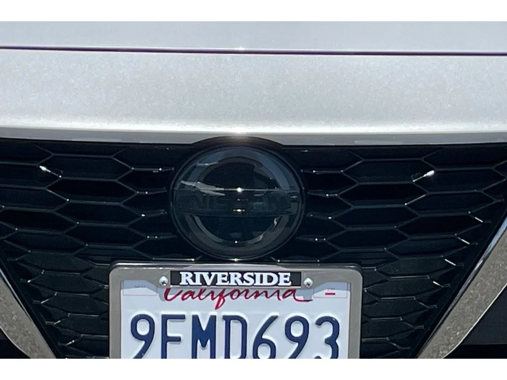 Used 2022 Aspen White TriCoat Pearl Nissan SR image 39