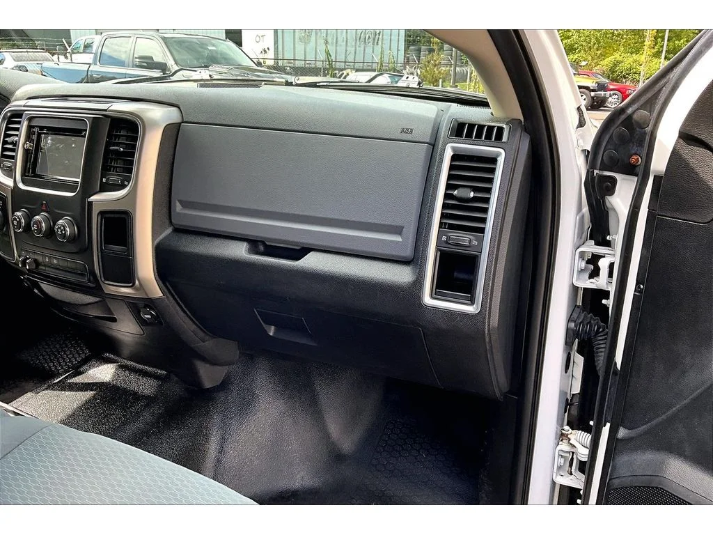 Used 2014  Ram SLT image 16