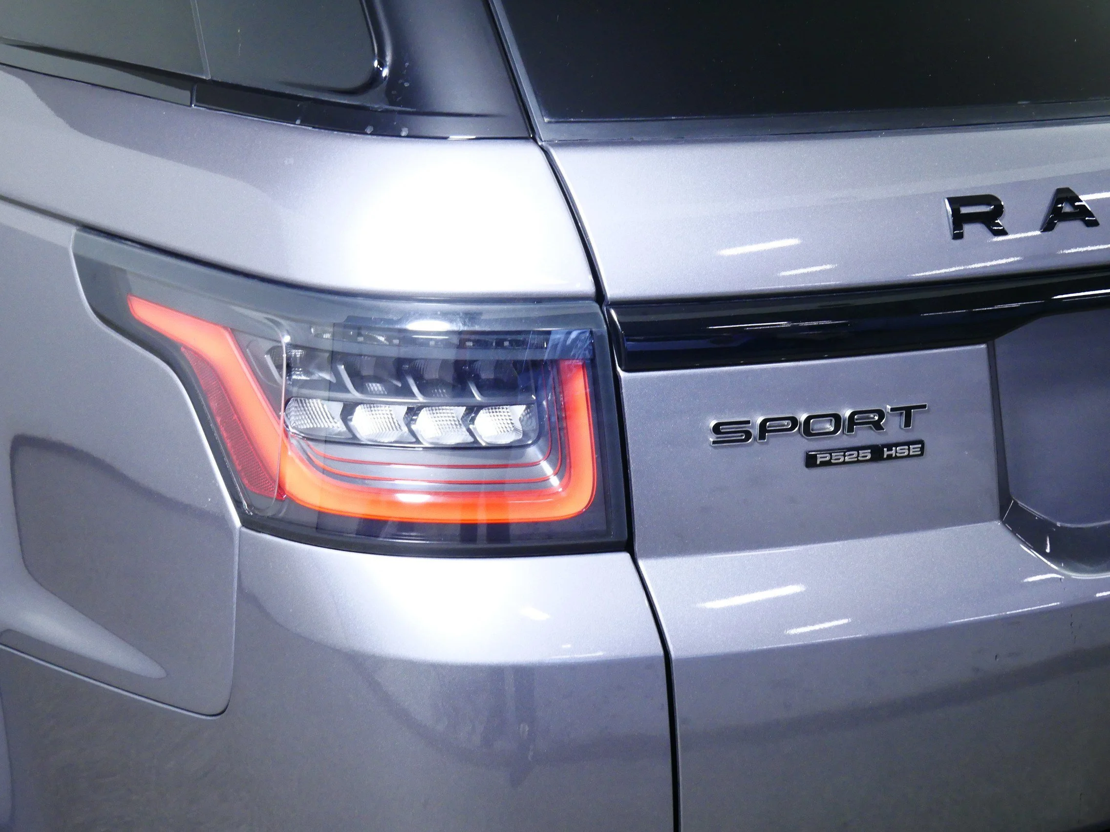 Used 2021 Eiger Grey Metallic Land Rover HSE Dynamic image 17