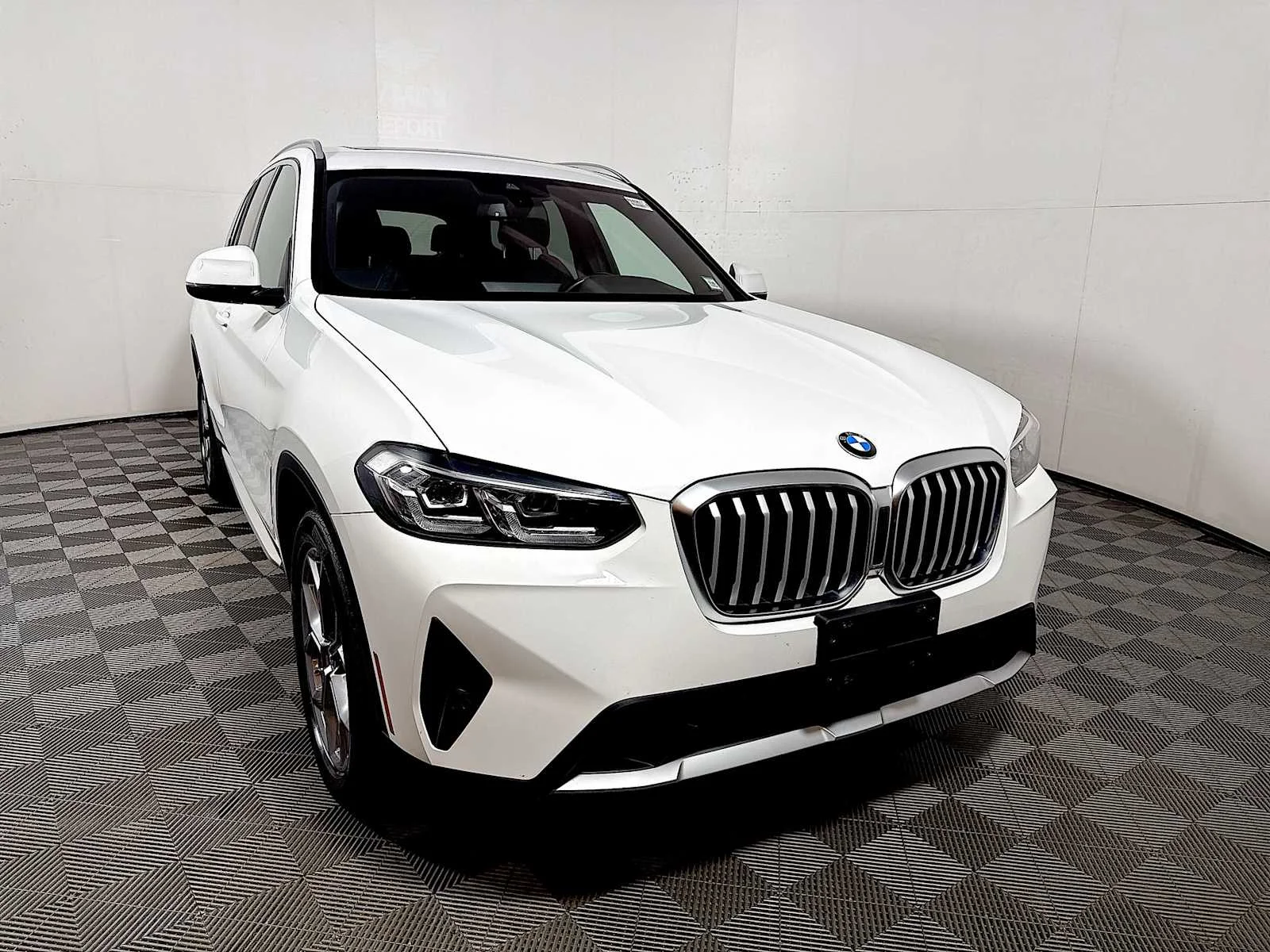 Certified Used 2024 Alpine White BMW xDrive30i image 2