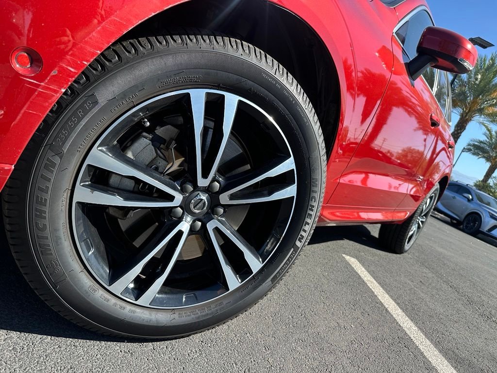 Used 2019 Red Volvo T6 Momentum image 2