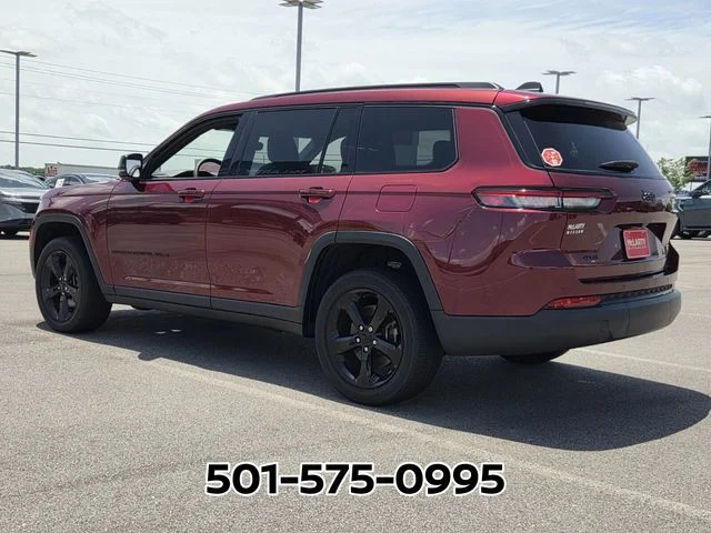 Used 2023 Red Jeep Altitude image 3