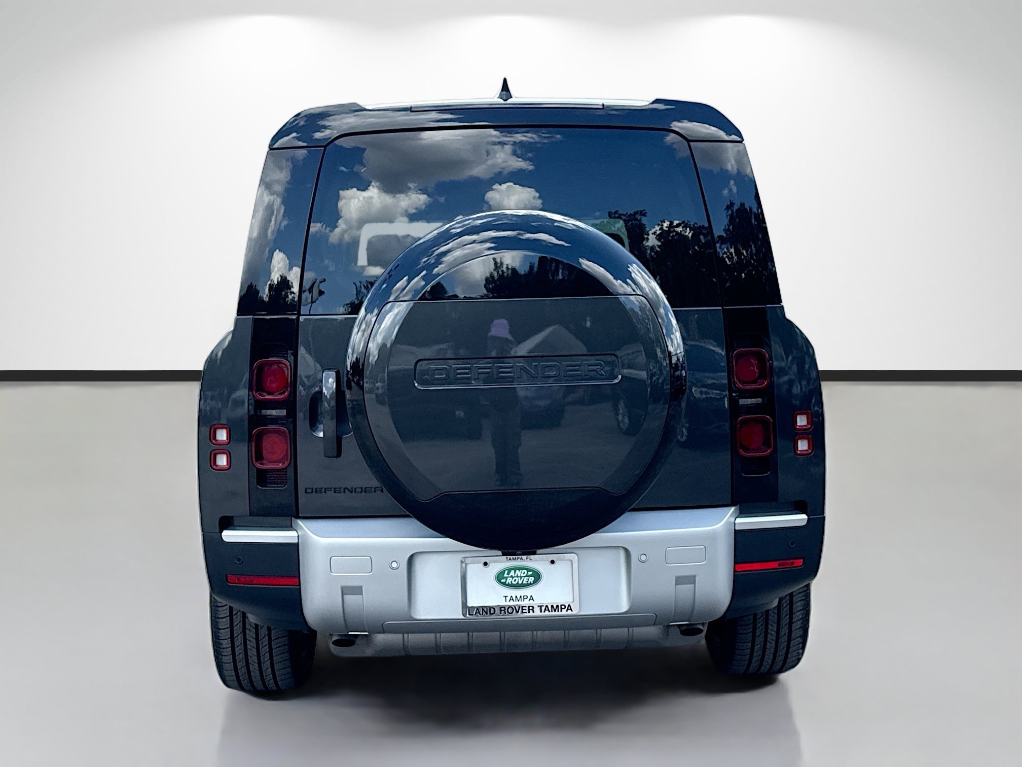 Used 2024 Carpathian Gray Premium Metallic Land Rover S image 4