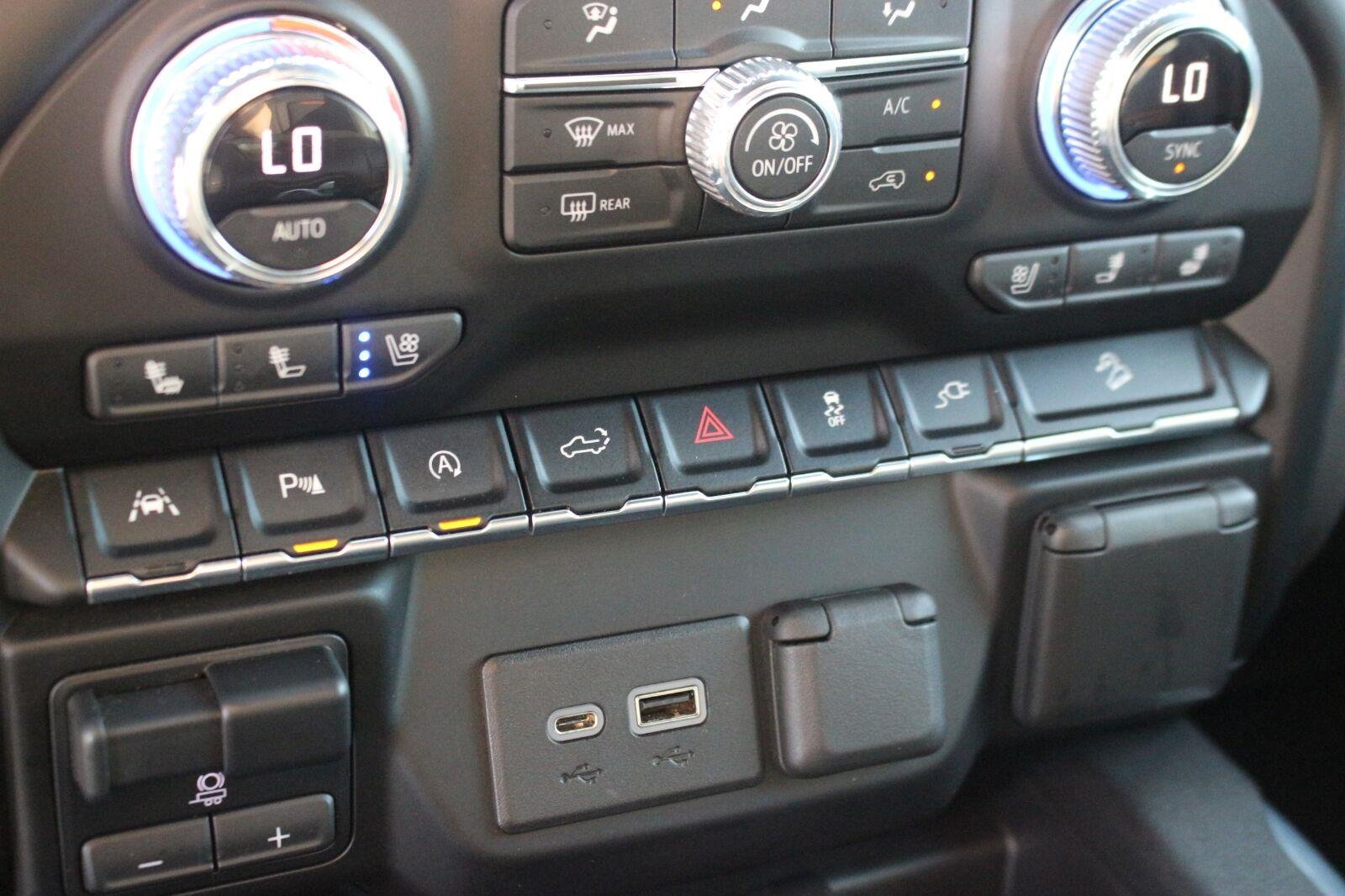 Used 2021 SUMMIT WHITE GMC AT4 image 28