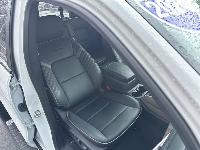 Used 2024 White GMC Denali image 27