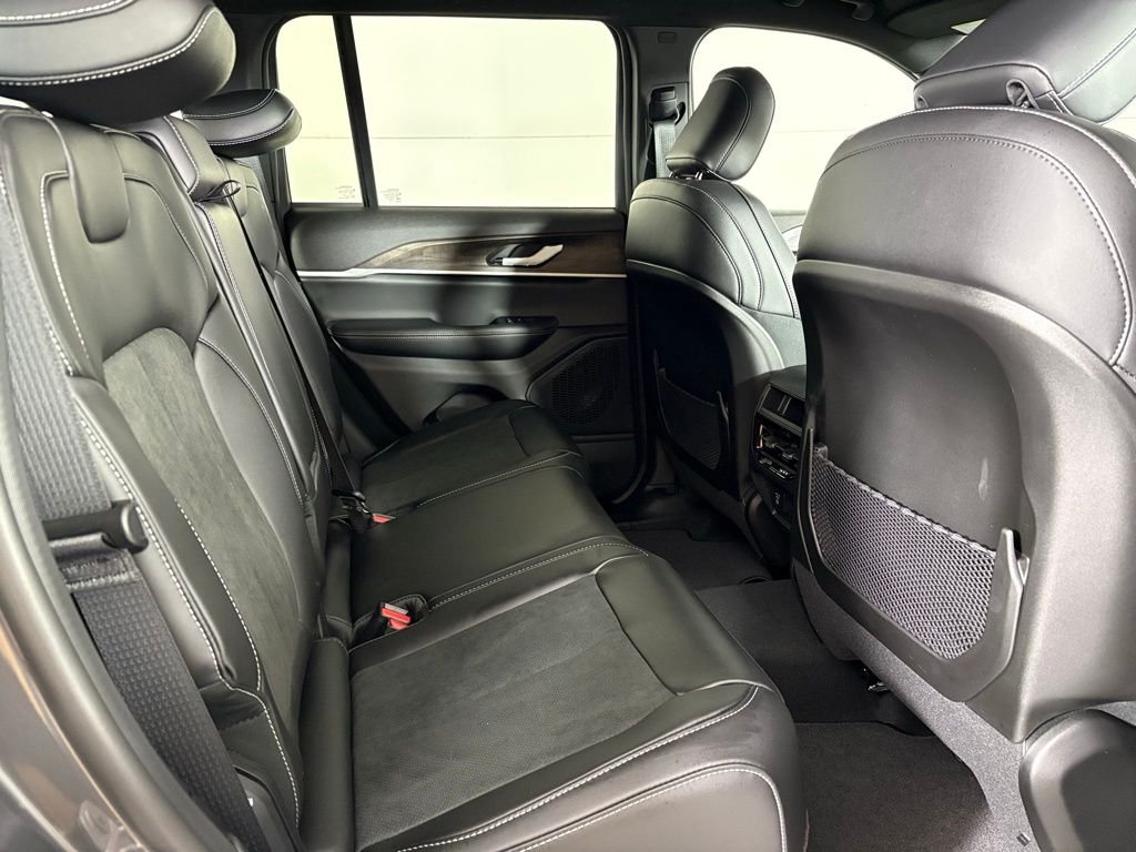 New 2026 Baltic Gray Metallic Clear-Coat Exterior Paint Jeep Altitude image 16