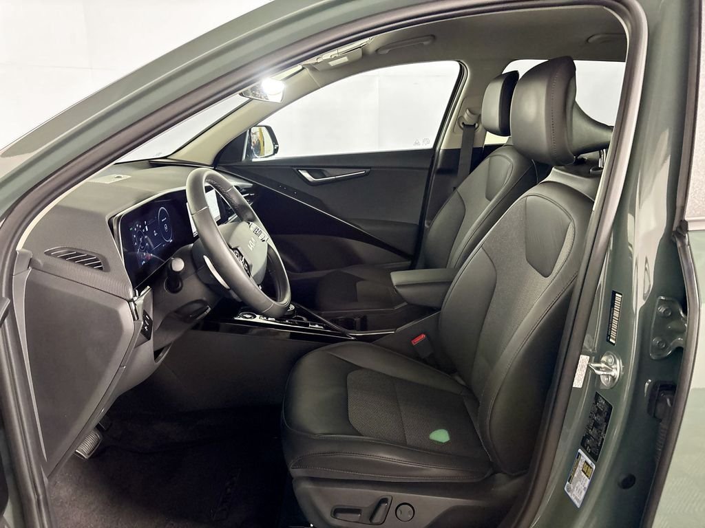 Used 2024 Green Kia Wind image 11