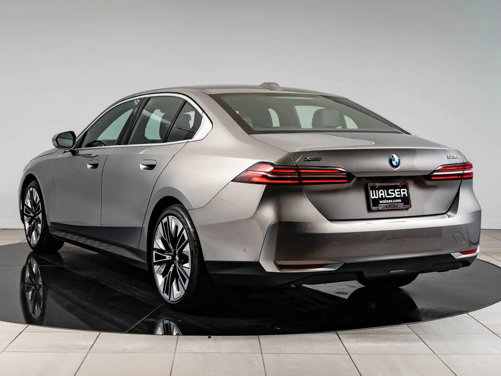 Certified Used 2025 Oxide Grey Met BMW 530i xDrive image 6