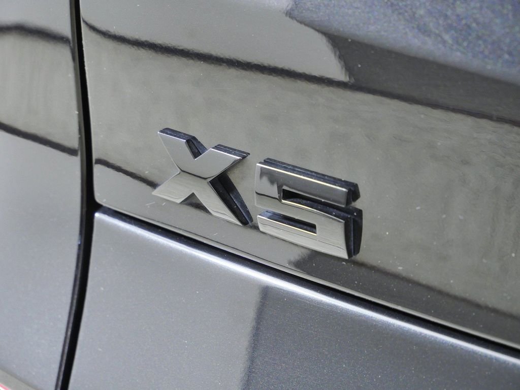 Certified Used 2025 Black Sapphire Metallic BMW xDrive40i image 15