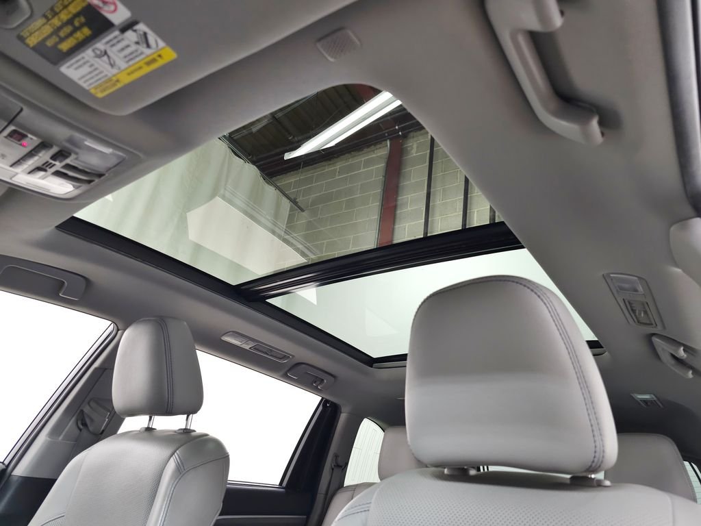 Used 2019 Blizzard Pearl Toyota Limited Platinum image 18
